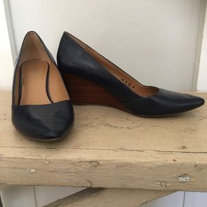 Beautiful Franco Sarto “Frankie” navy leather wedge heels